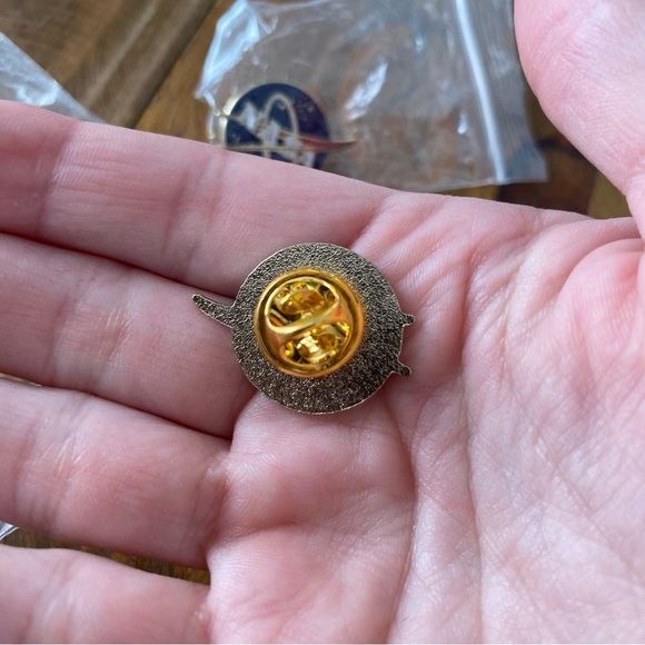 Lot Of Six NASA Space Flight Awareness Pins Lapel Space X Crew 1 Artemis 3 - Picture 3 of 8